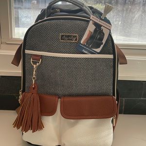 NWT Itzy Ritzy Boss Diaper Bag Backpack in Cream/Coffee/Black